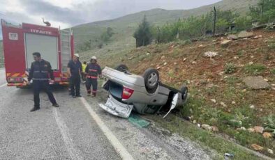 Malatya’da kontrolden çıkan araç takla attı