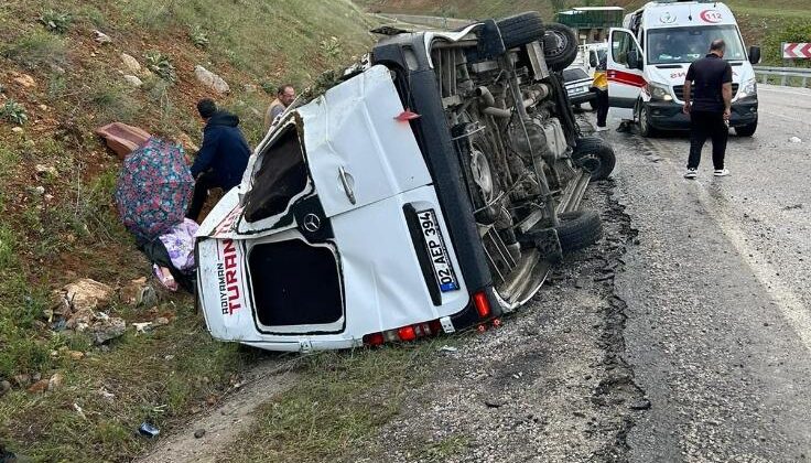 Malatya’da yolcu minibüsü kazası: 12 yaralı