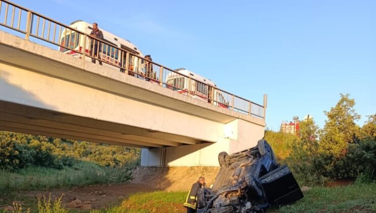 Mardin’de otomobil şarampole devrildi: 2 yaralı