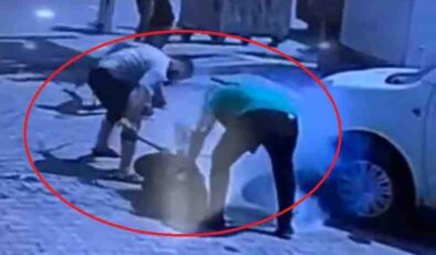 Silahla yaraladıkları adamı yerde tekme ve sopayla darbettiler