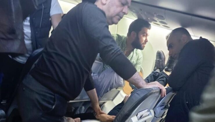 Milletvekili uçakta kalbi duran hastayı kurtardı