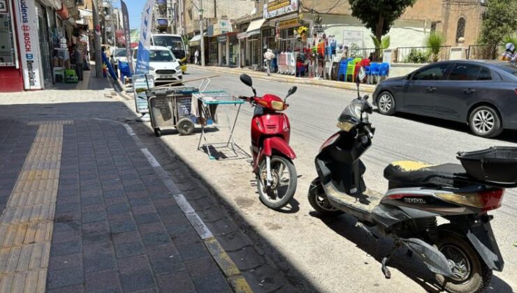 Motosikletine çarpanı fırçayla kovaladı