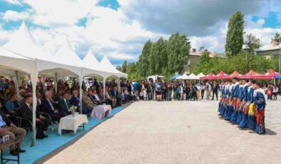 Muş’ta 6. lale festivali renkli geçti