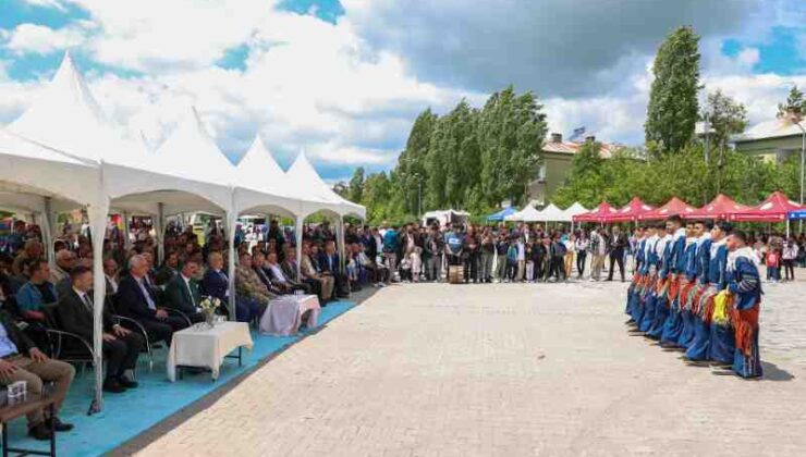 Muş’ta 6. lale festivali renkli geçti