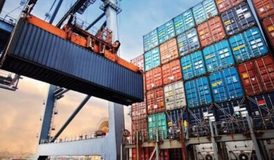 Nisan ayında dış ticaret açığı yüzde 22,7 azaldı