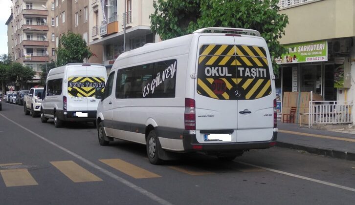 ”Okul servisleriyle ilgili yönetmenliğinin neden ötelendiği açıklanmalıdır’