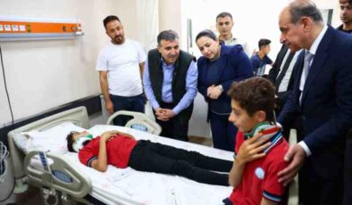 Öğrenci servisi kaza yaptı: 15 yaralı
