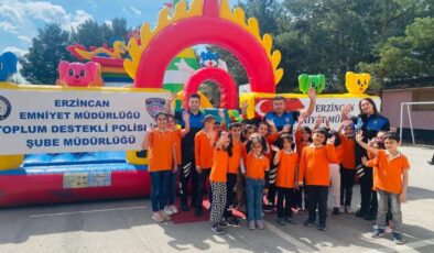 Okul bahçelerine kurulan balon park çocukları eğlendiriyor