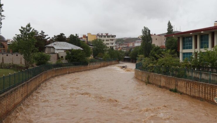 Oltu çayı coştu: Taşkın riski yok