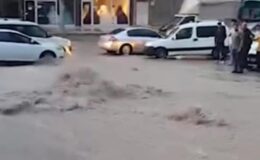Şanlıurfa’da sağanak yağış, cadde ve sokaklar göle döndü