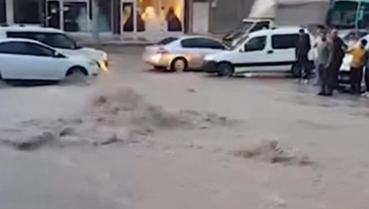 Şanlıurfa’da sağanak yağış, cadde ve sokaklar göle döndü
