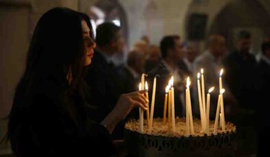Tarihi kilisede Paskalya ayini düzenlendi