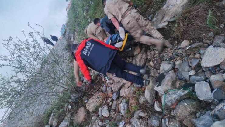 Tatvan’da minibüs şarampole yuvarlandı: 1 ölü, 11 yaralı