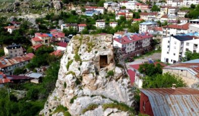Tunceli’de tarihi kaya oyukları dron ile görüntülendi