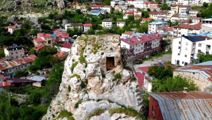 Tunceli’de tarihi kaya oyukları dron ile görüntülendi