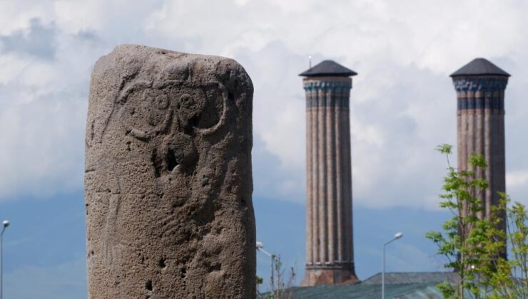 Türk tarihine ışık tutan dikili taş ilgi odağı