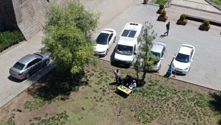 Türkiye turunda karavanla gezgin çift Diyarbakır’da konakladı