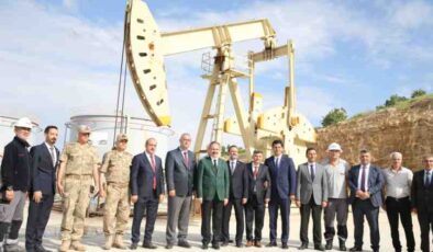 Vali Kızılkaya, Eruh’ta petrol sahasında incelemelerde bulundu