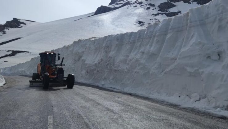 Van-Bahçesaray yolu 132 gün sonra açıldı