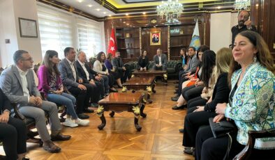 DEM Parti Eş Genel Başkanları’ndan Büyükşehir Eş Başkanlarına hayırlı olsun ziyaret