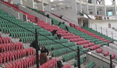 Stadyumda temizlik seferberliği