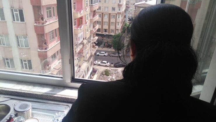 Komşuları camdan her baktıklarında 6 Şubat’ın acısını yaşıyorlar