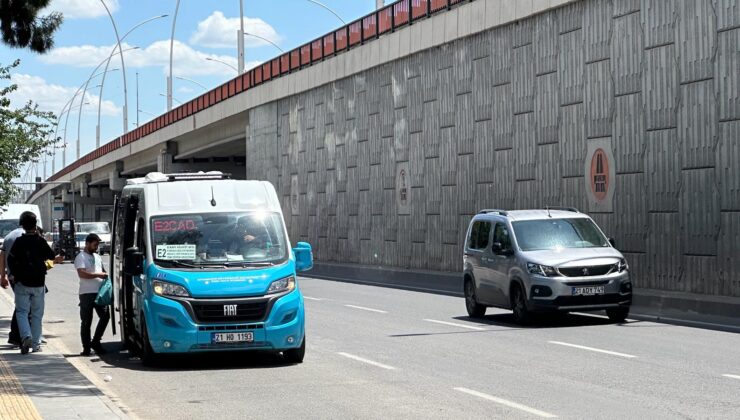 Diyarbakır’da toplu taşımada yolcular “Rojbaş” denilerek karşılanıyor