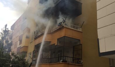 Yangın çıkan binada mahsur kalan 8 kişi tahliye edildi
