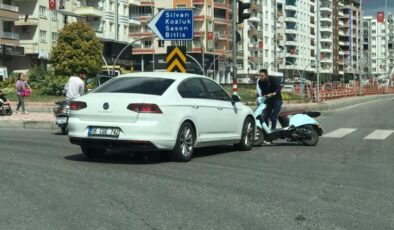 Yolu karıştıran sürücü motosiklete çarptı
