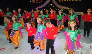 Anaokulu öğrencilerinden muhteşem yılsonu gösterisi