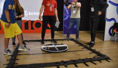 Bursa’da Gençler robotlarını yarıştırdı