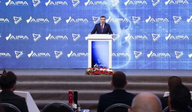 “Yapay zeka çalışma hayatını derinden etkileyecek”