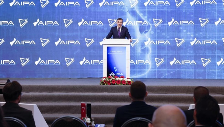 “Yapay zeka çalışma hayatını derinden etkileyecek”