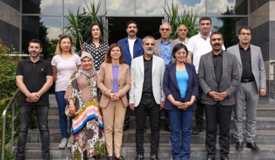 Eş Başkanlar  Bağlar ve Kayapınar belediyelerini ziyaret etti