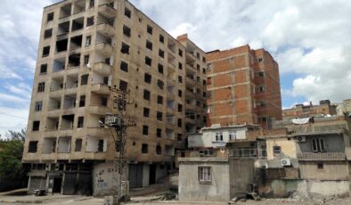 Ferman apartmanı yıkılmayı bekliyor
