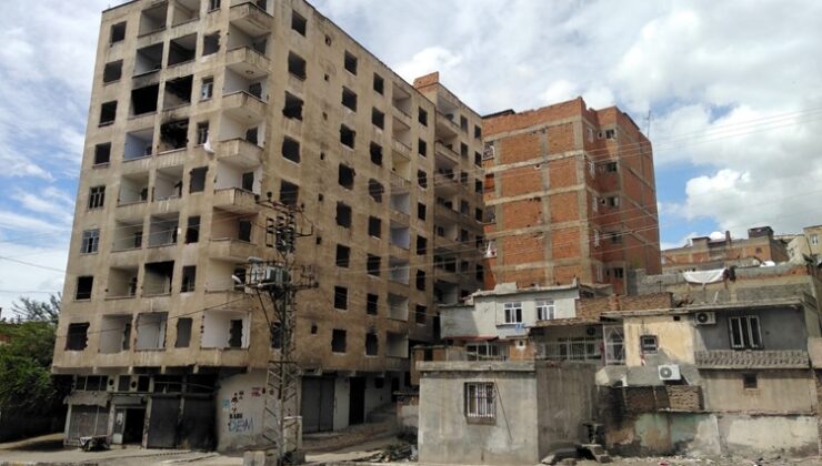 Ferman apartmanı yıkılmayı bekliyor