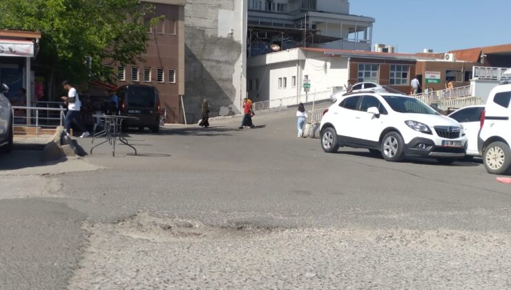 Hastane bahçesi köstebek yuvası gibi