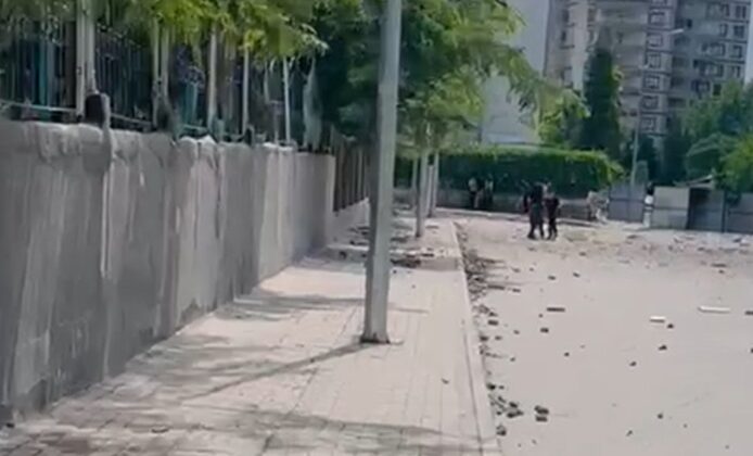 Kontrolsüz Kontrollü Yıkım: Diyarbakır’da Güvenlik Tehlikesi Okul Bahçesine Taşındı