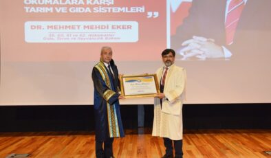 Mehdi Eker’e Fahri Doktora ünvanı verildi