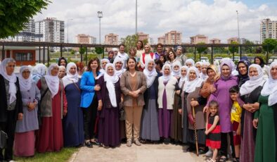 Serra Bucak Anneler Günü etkinliğine katıldı