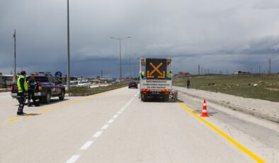 Van Büyükşehir Belediyesi Yol Çizgi Çalışması başlattı