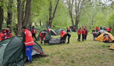 Van’da UMKE gönüllülerine temel eğitim kampı