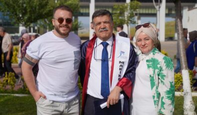 60 yaşında üniversiteden birinci oldu