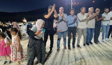 Şerife nene, düğünde gençlere taş çıkarttı