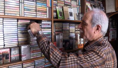 Tarihi çarşıda 44 yıldır kaset satıyor