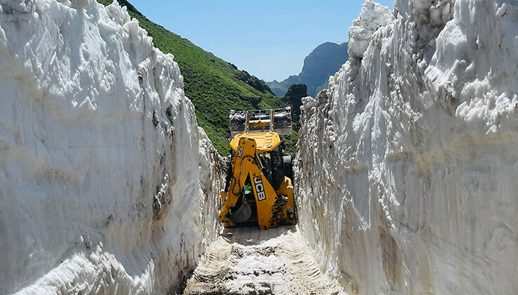 Haziran’ın sonunda kar temizleme çalışması