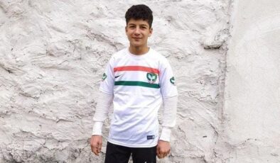 Silvan’da bıçaklı kavga, 2 öğrenci yaralandı