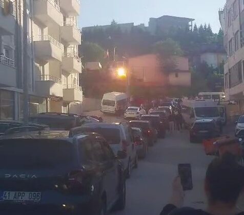Düğün konvoyunda havai fişek: Elektrik kablosu koptu