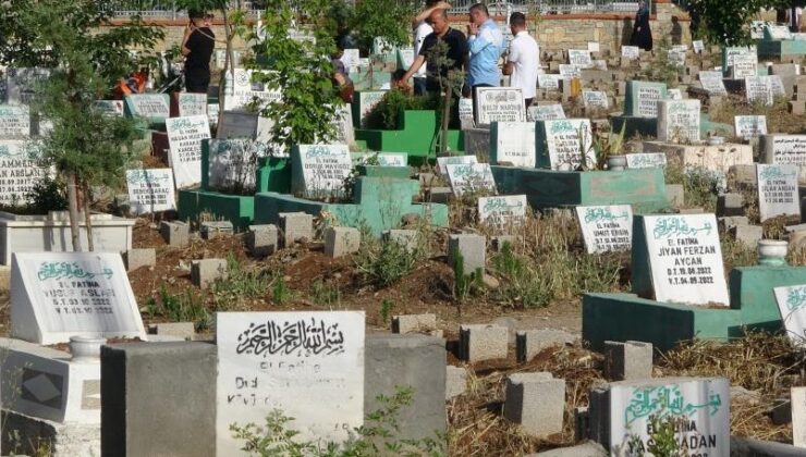 Diyarbakır’da bayram sabahı vatandaşlar mezarlıklara akın etti