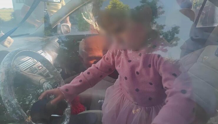 Arabada mahsur kalan çocuk sonunda kurtarıldı
